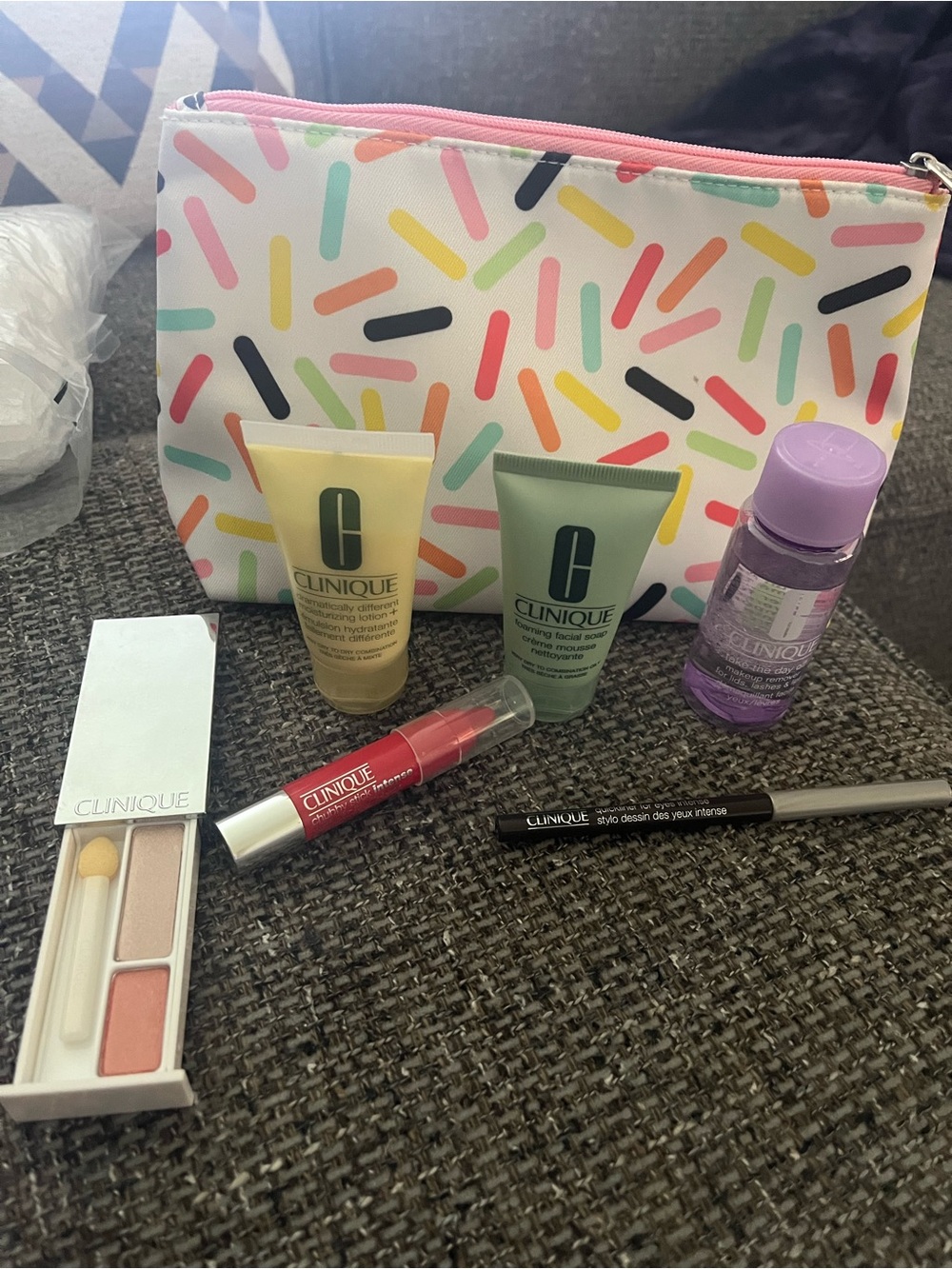 New Clinique 6 Piece w/pouch!